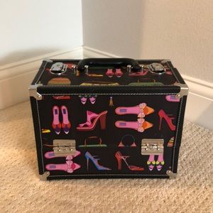 Makeup box 💄💄 asking 30$